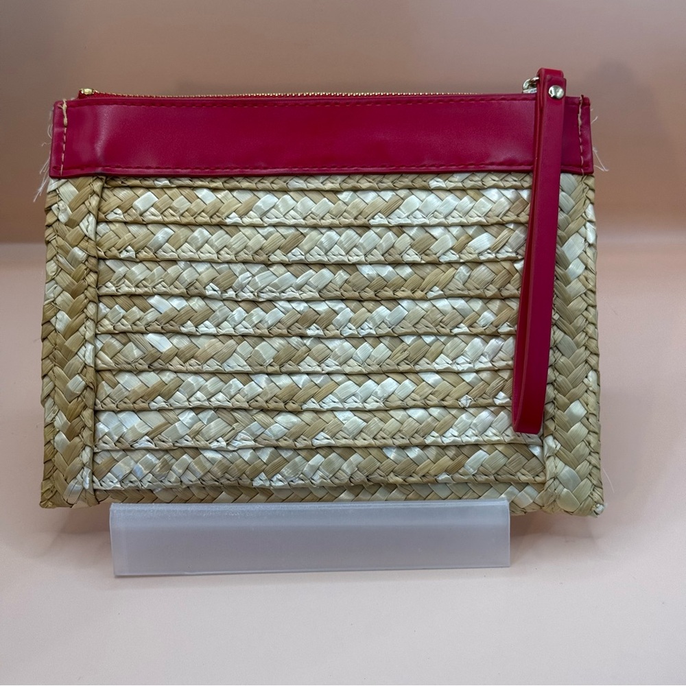 ❤️SUPER CUTE MIU MIU STRAW POUCH/WRISTLET❤️ - Picture 2 of 6